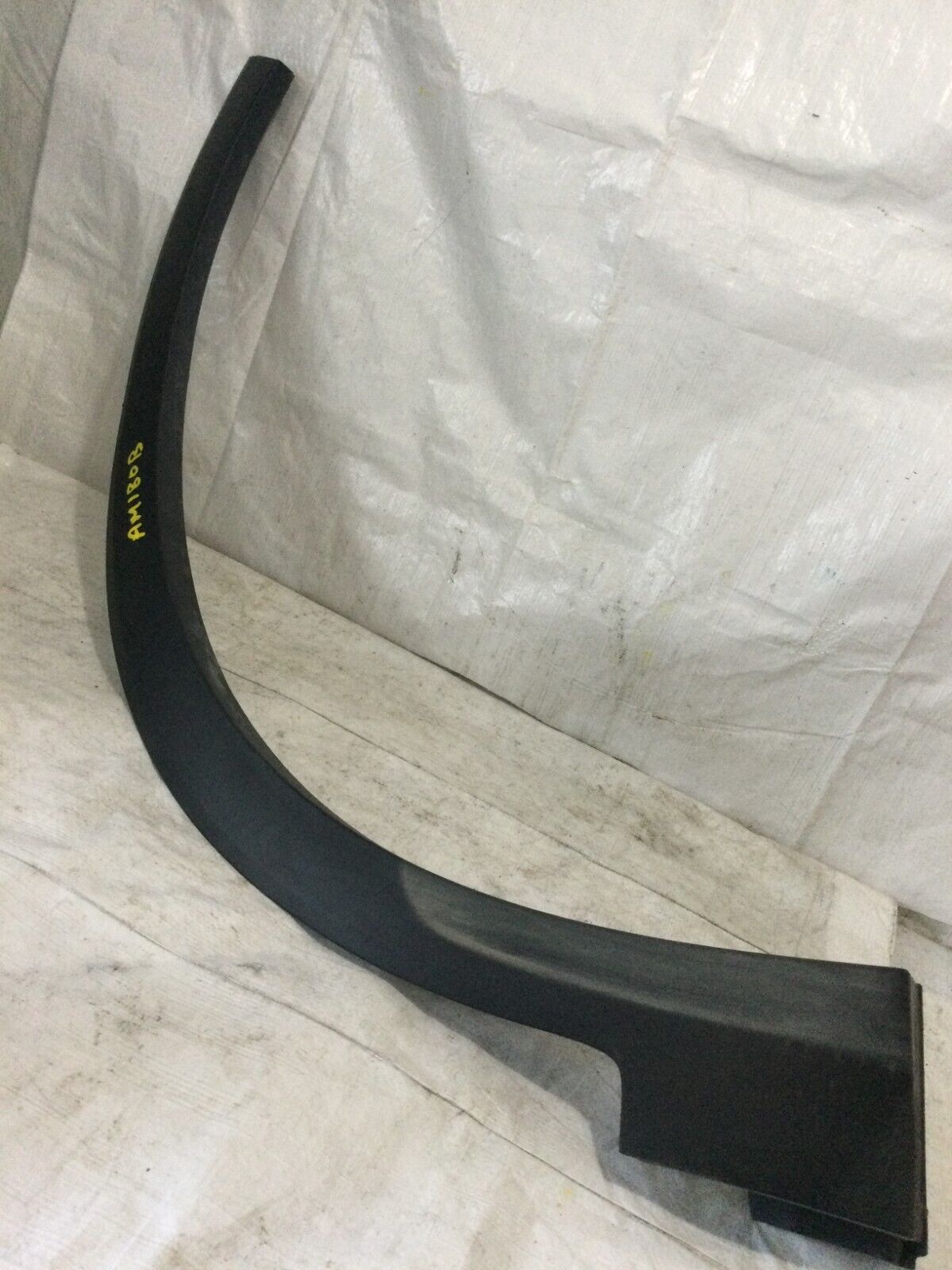 2016-2020 Kia Sorento Passenger Side Wheel Opening Molding OEM  87712-C6000