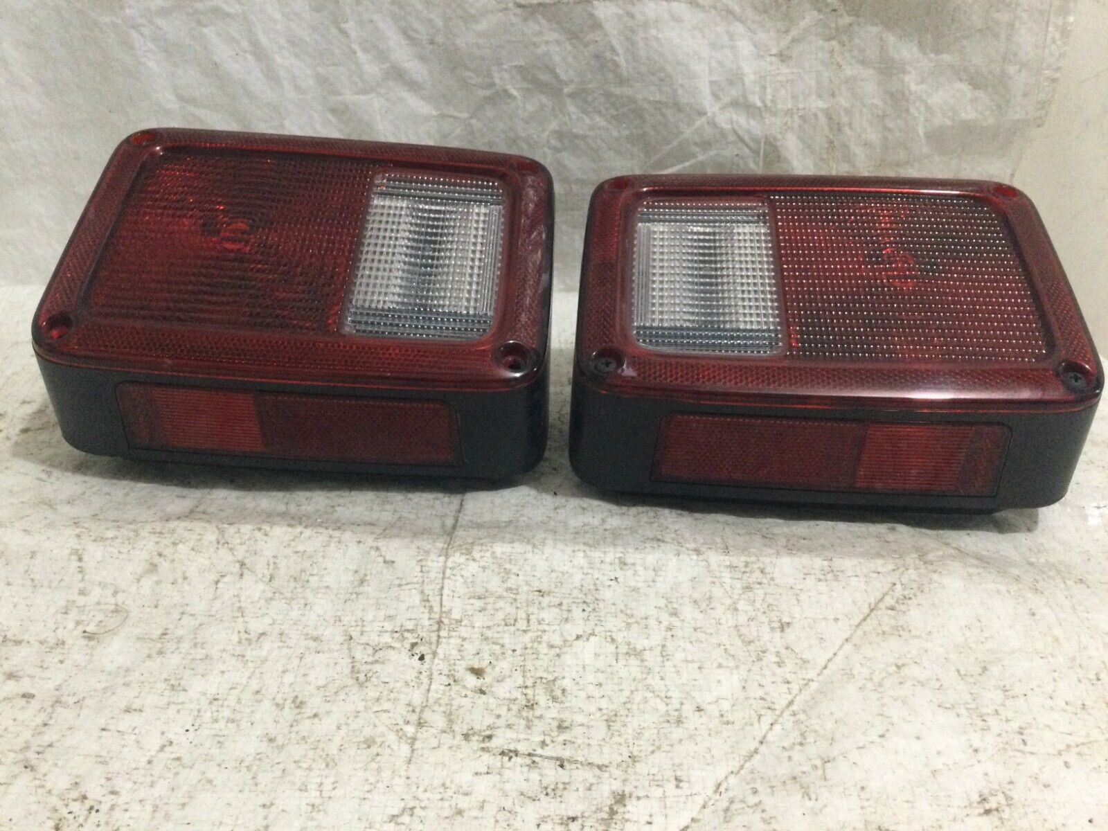2018 Jeep Wrangler Rear Right & Left Tail Light Taillight Lamp LH RH OEM