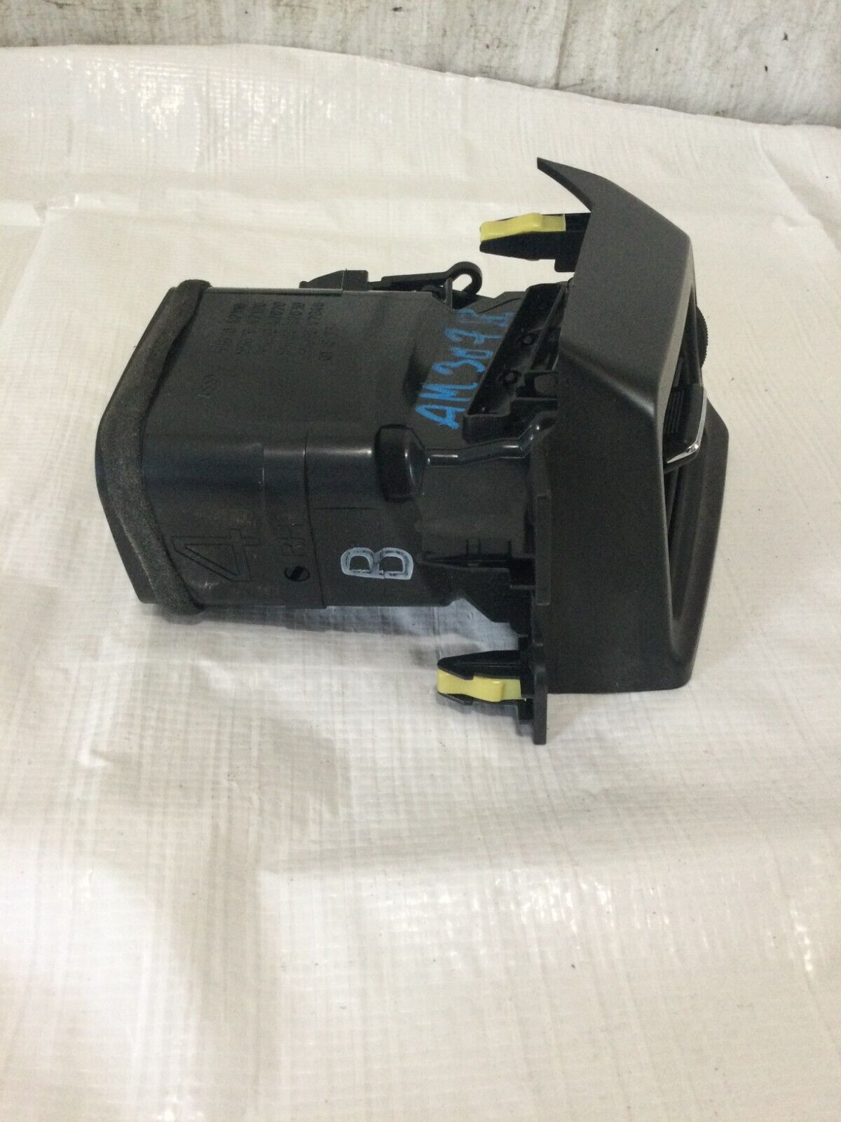 2018 Toyota Rav4 Hybrid Right Center AC Air Vent OEM 55670-42110