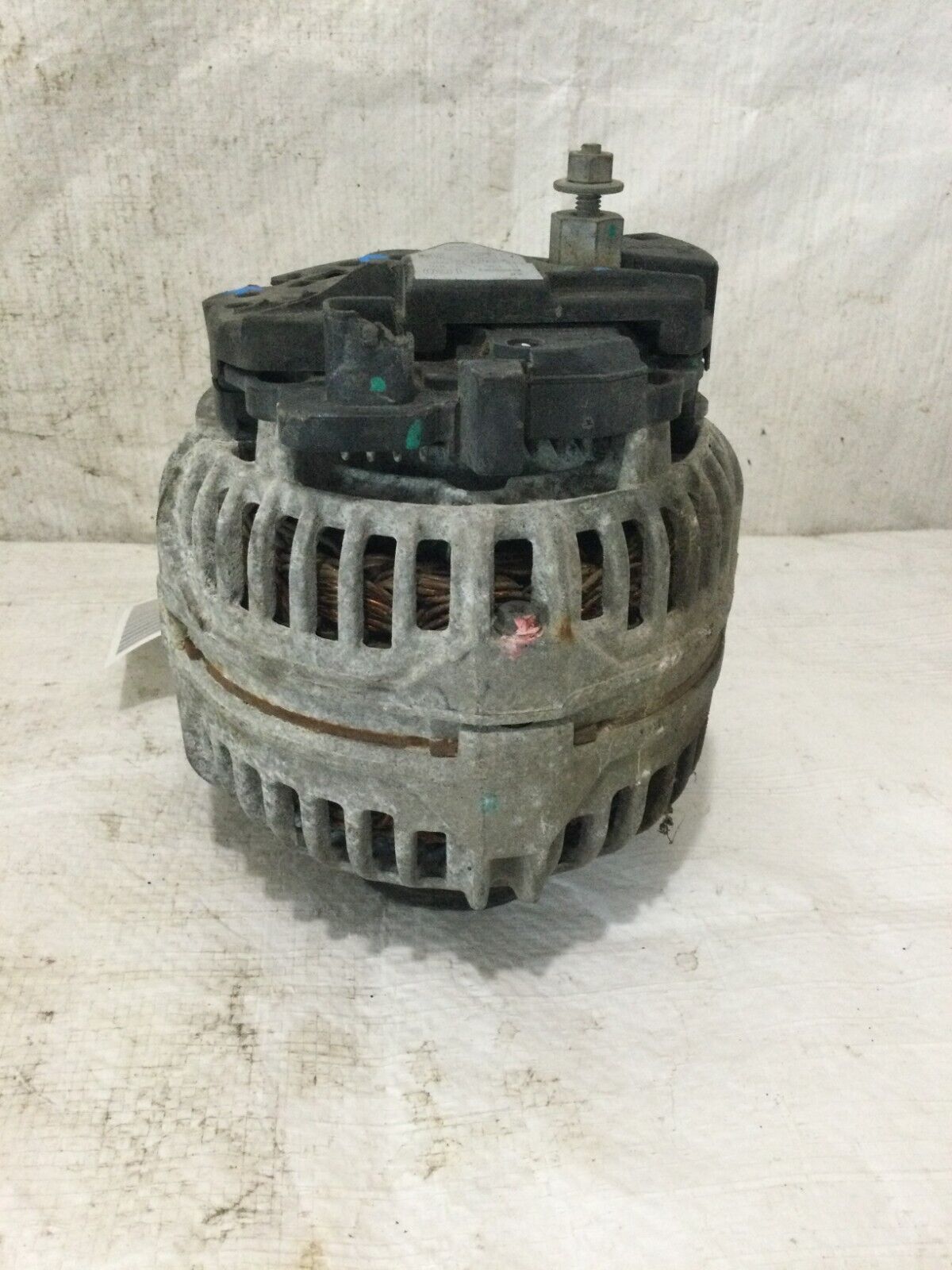 2006 Cadillac Escalade Alternator Motor OEM ( DAMAGED CASE )
