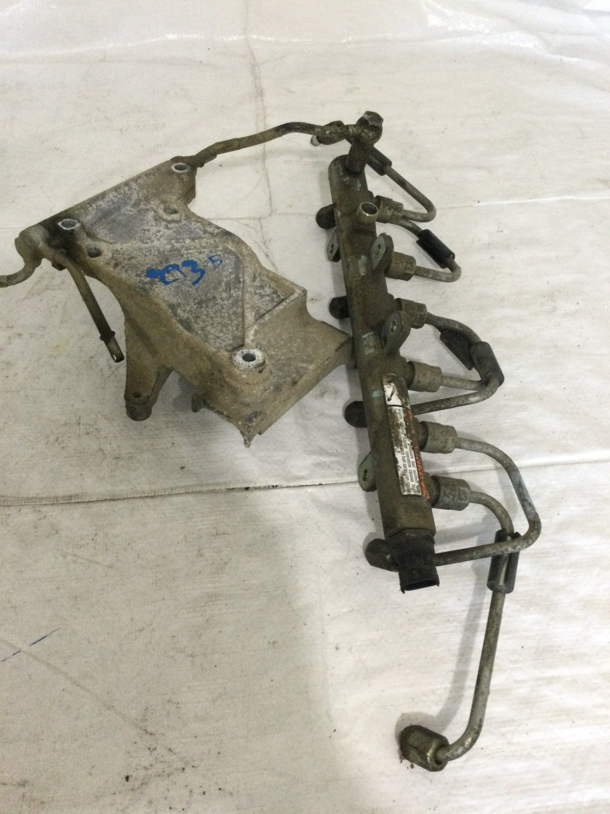 2005 Dodge Ram 2500 5.9L Fuel Injection Rail OEM