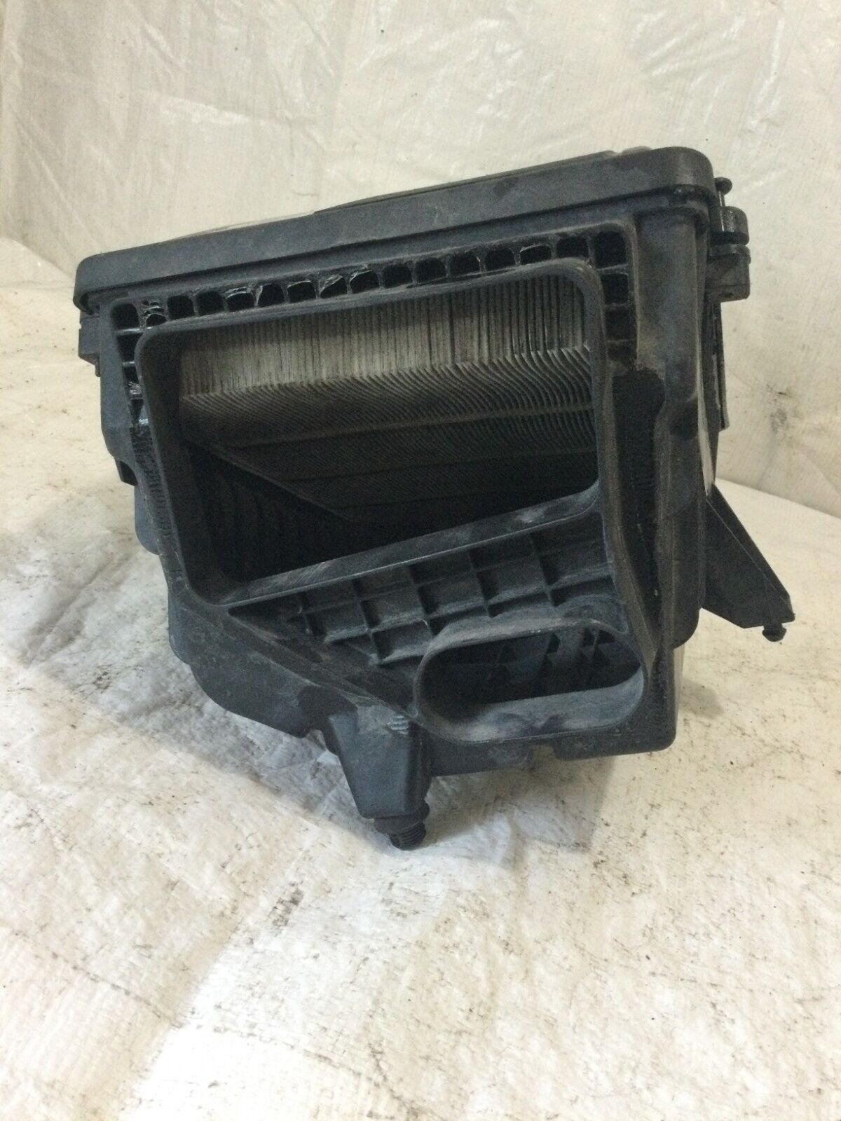 2007 Cadillac Esclade Air Box Cleaner Filter Assembly OEM