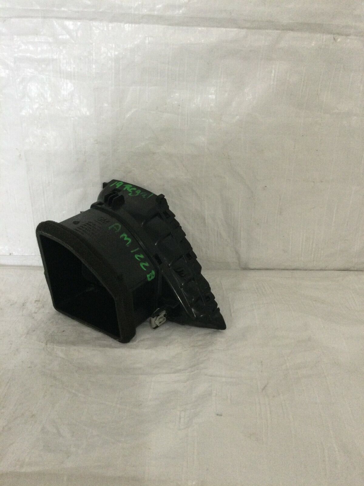 2018-2020 Buick Regal Preferred II Dash Right Center Air Vent OEM 39017312
