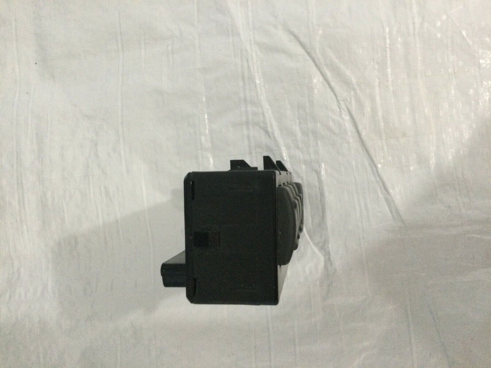 2002 GMC Sierra 1500 4X4 push button switch assembly GMC Sierra OEM 15709327