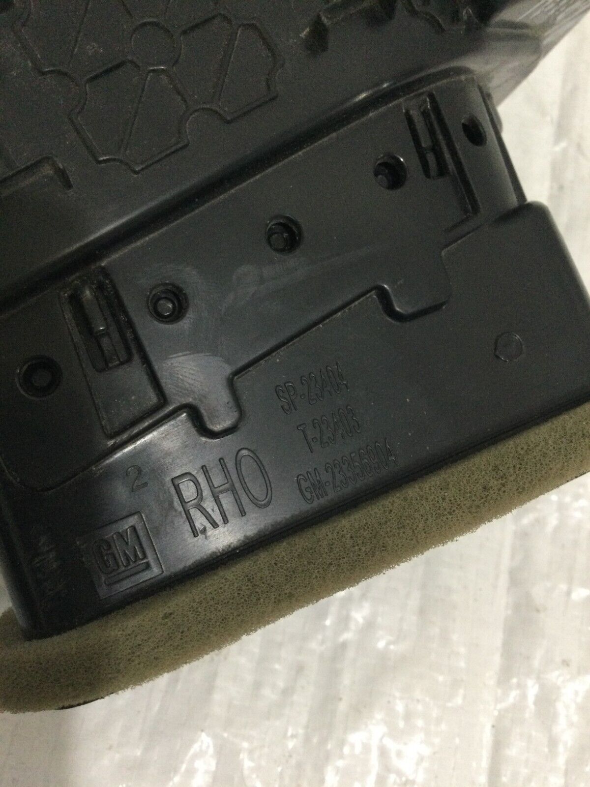 2019-2022 GMC Sierra 1500 Front Right Dashboard Outer Air Vent 23356904 OEM