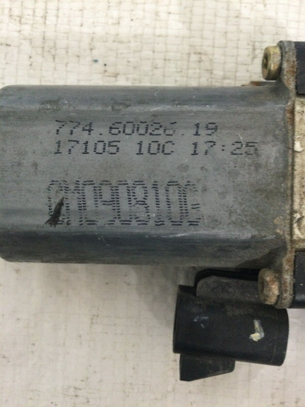 2003-2006 Cadillac Escalade EXT Front Left Power Window Motor OEM