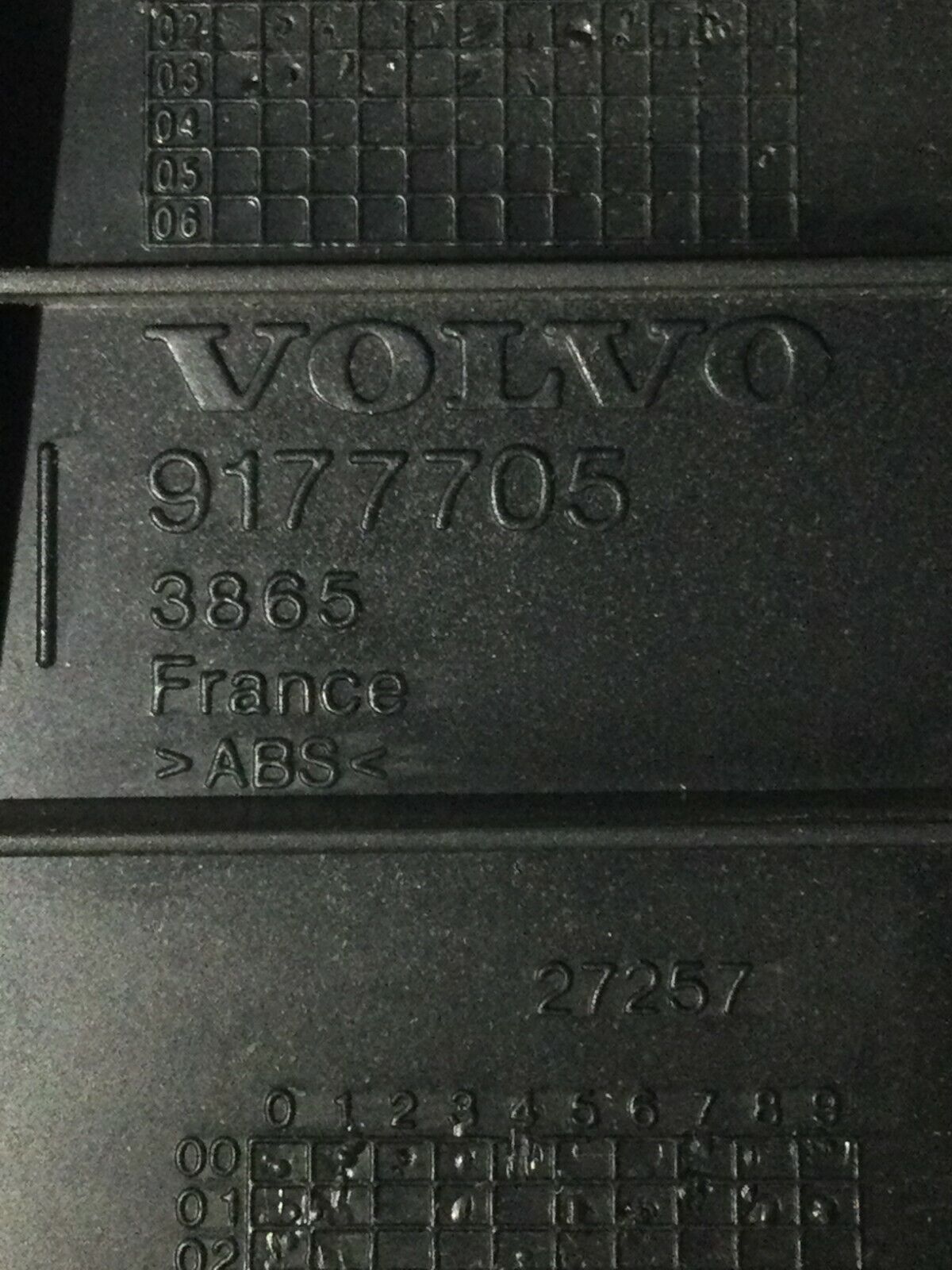 2004 Volvo S60 Speedometer Gauges Cluster Surround Trim Bezel OEM 9177705