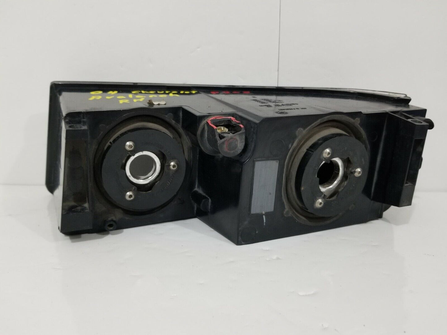 2004 Chevrolet Avalanche 1500 Right Passenger Side Headlight OEM RH