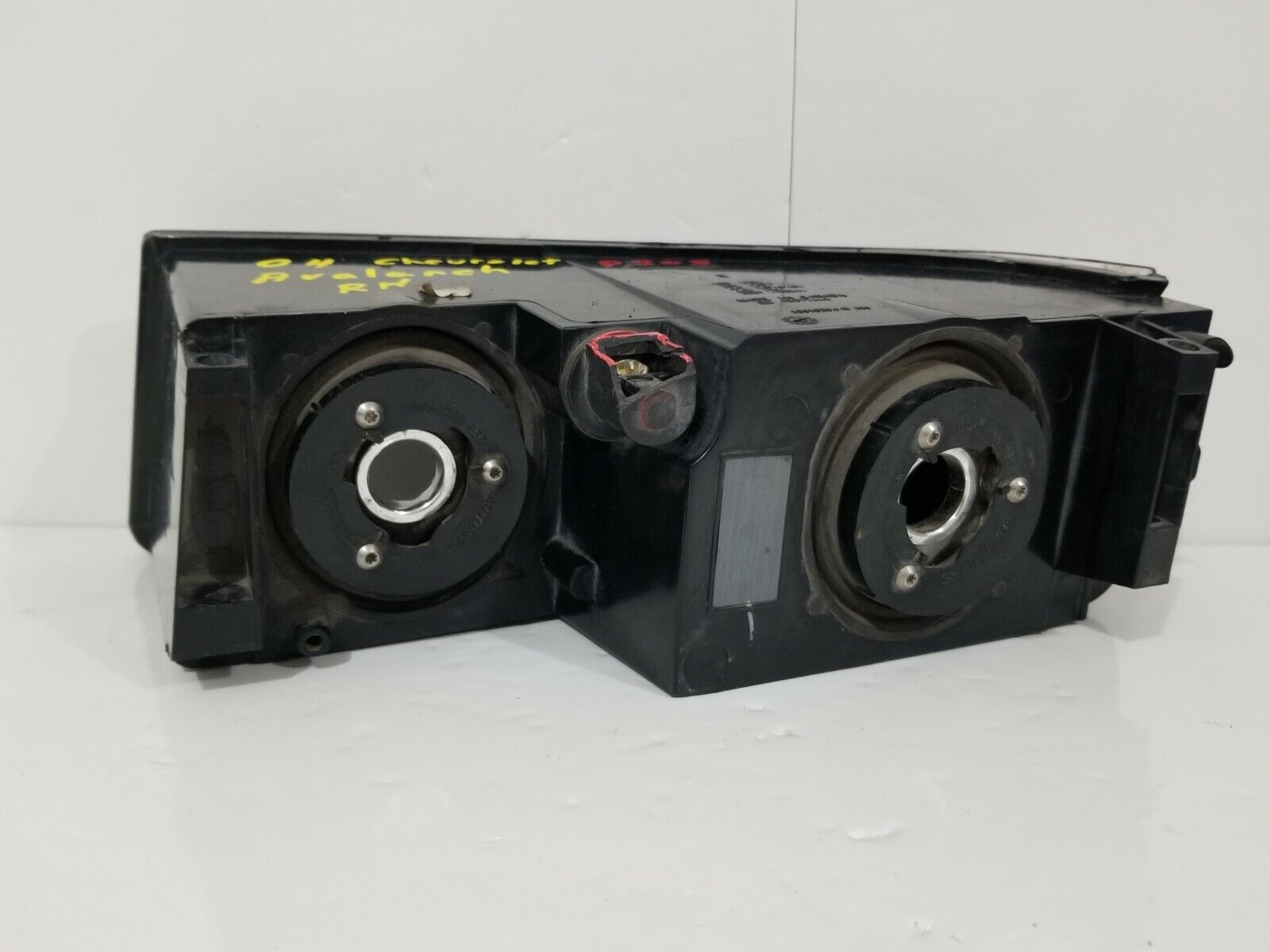 2004 Chevrolet Avalanche 1500 Right Passenger Side Headlight OEM RH