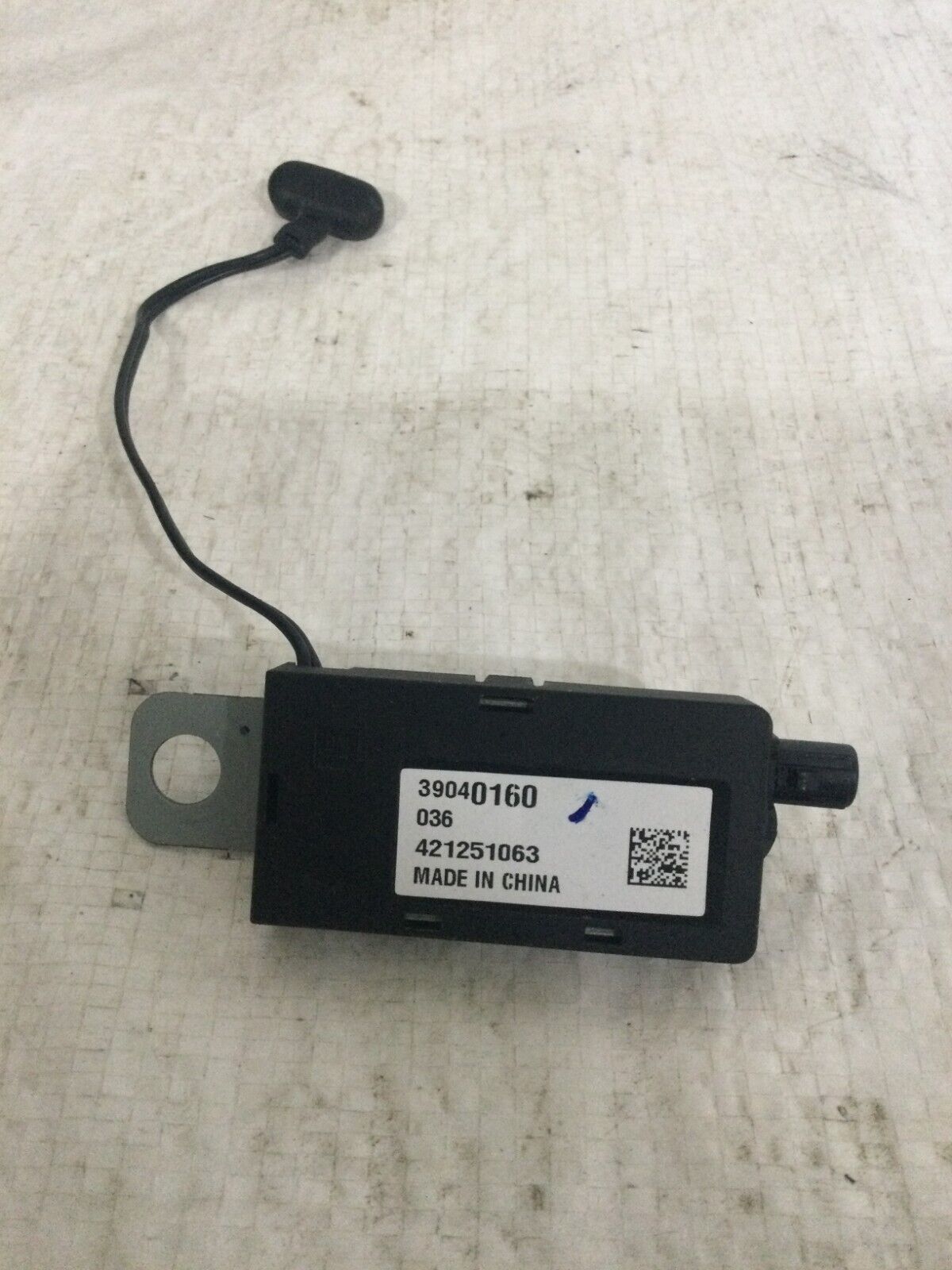2016-2019 Chevrolet Cruze Radio Antenna Amp Amplifier OEM 39040160