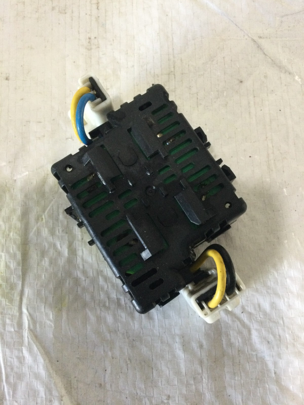 2006-2010 INFINITI M45 M35 Front Dash Noise Suppresor Computer Module OEM