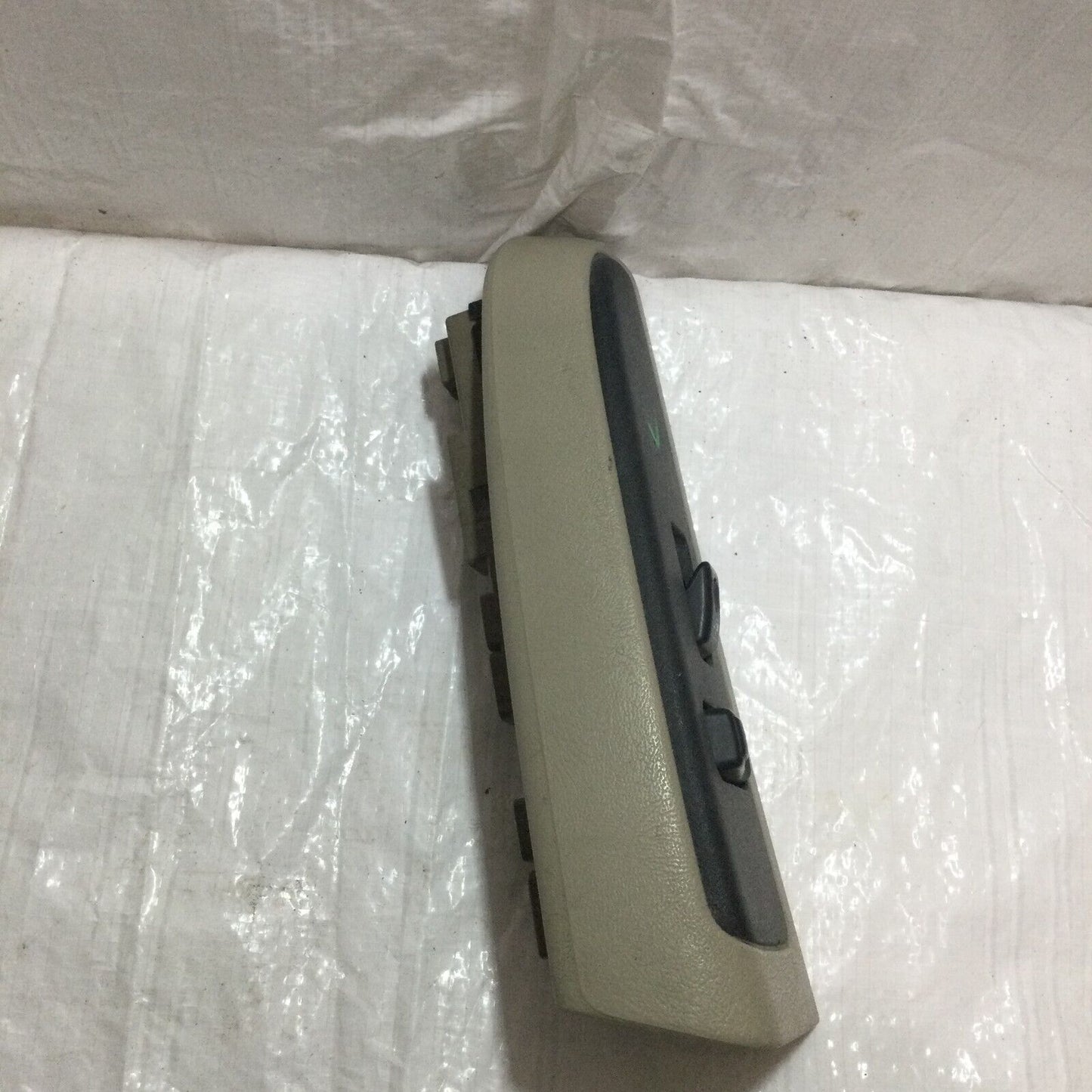 2003 to 2006 Chevrolet Tahoe Front Right RH Door Window Switch 10398572 OEM