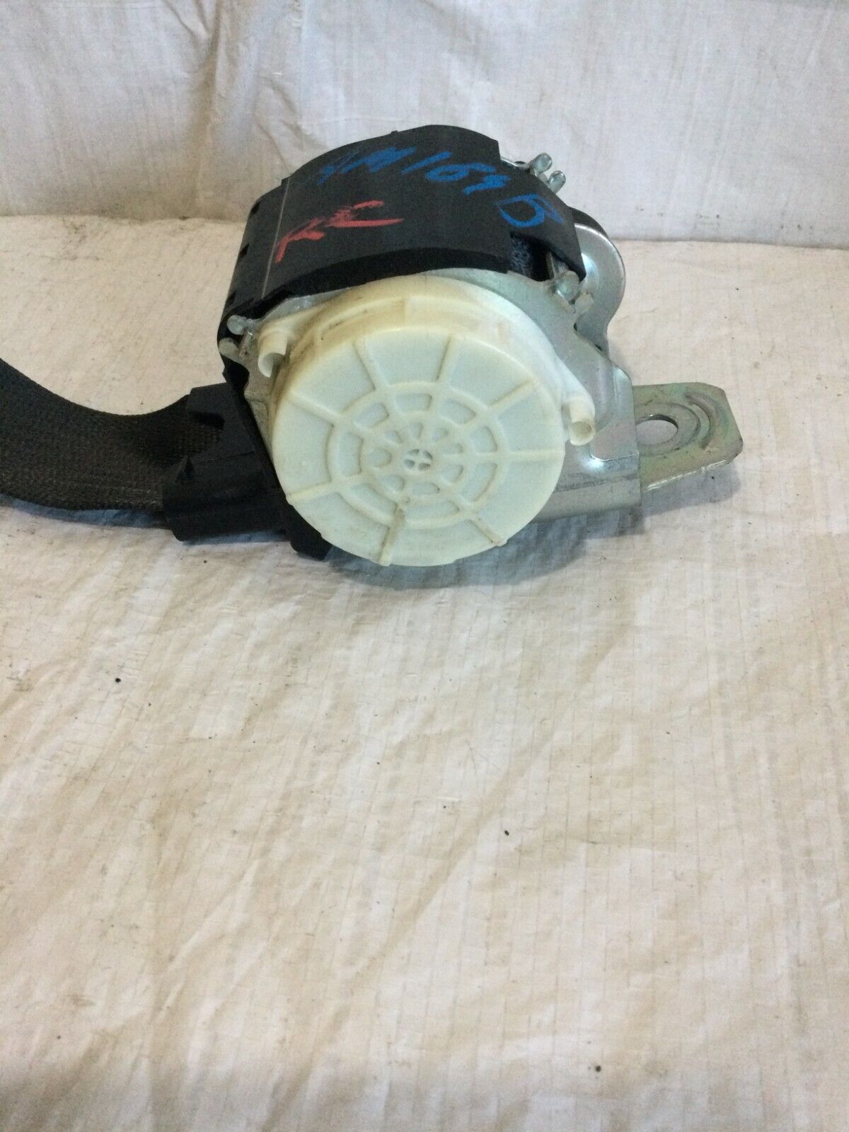 2019-2022 GMC Sierra 1500 Rear Center Seat Belt & Retractor 84506478 OEM