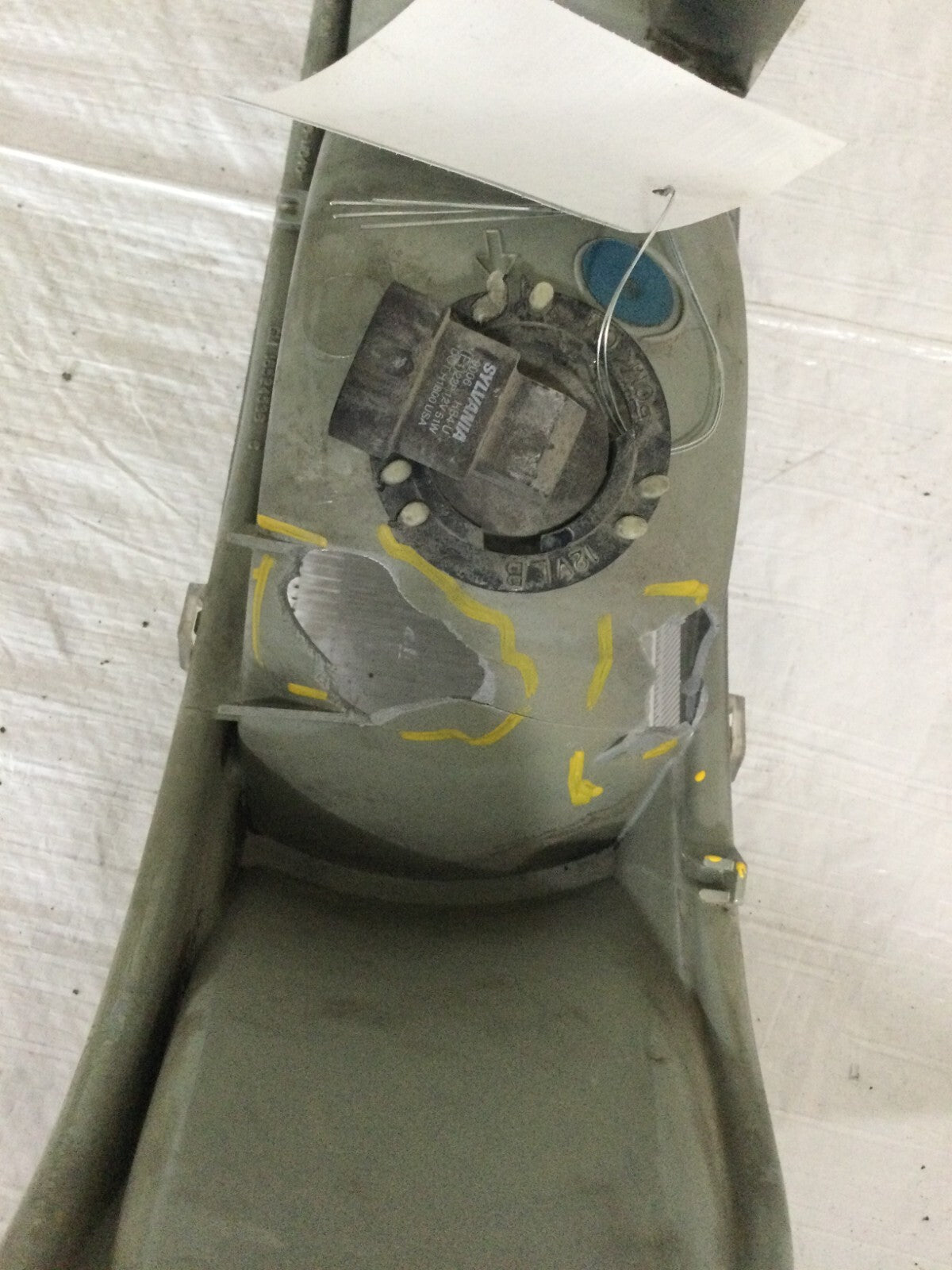 2001 Chevrolet Silverado 2500 Right Passenger Side Headlight Assembly OEM DAMAGE