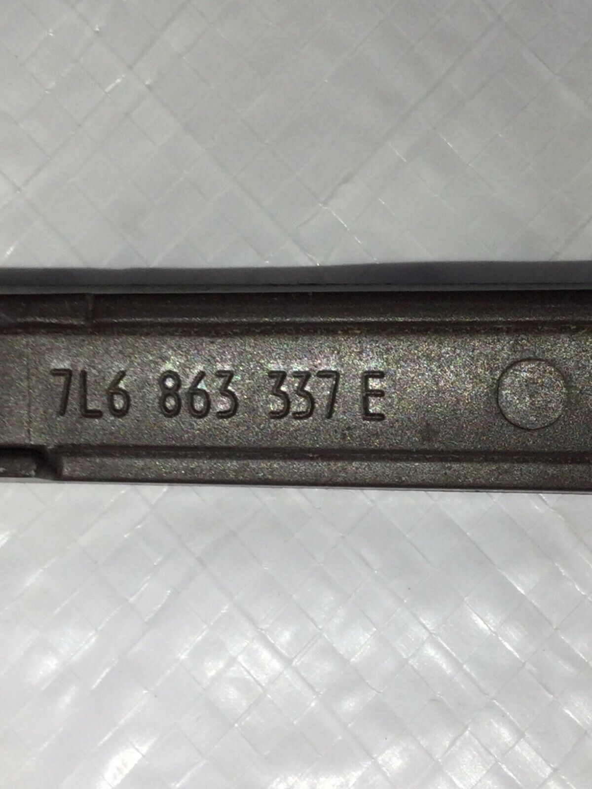 2007 Volkswagen Touareg Center Console Cup Holder Trim Cover Panel 7L6864378 OEM