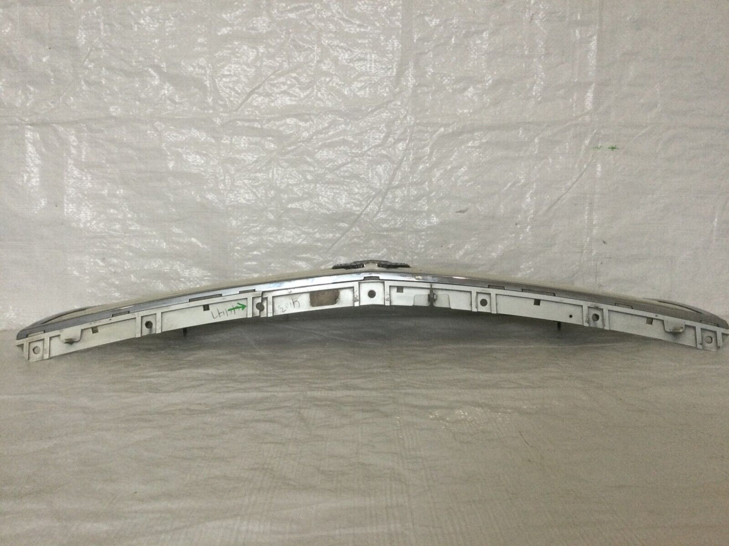 2004 Cadillac Seville Grille with Emblem 25653113