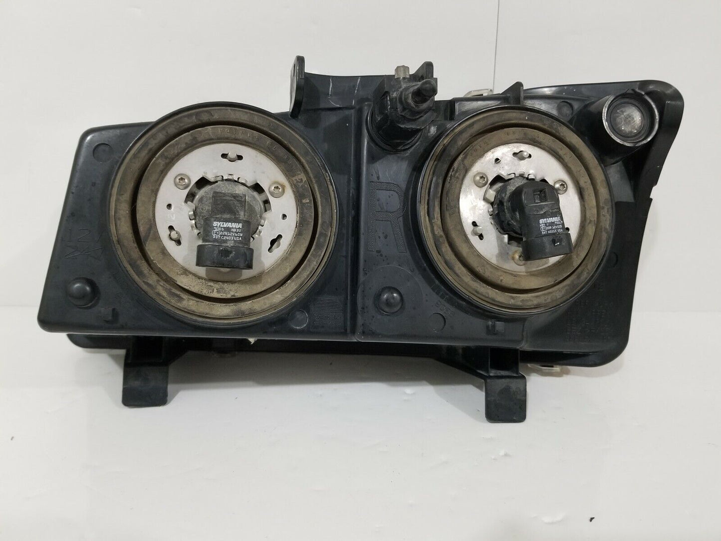 2003-2007 Chevrolet Silverado 1500 Right Passenger Side Headlight Lamp OEM 