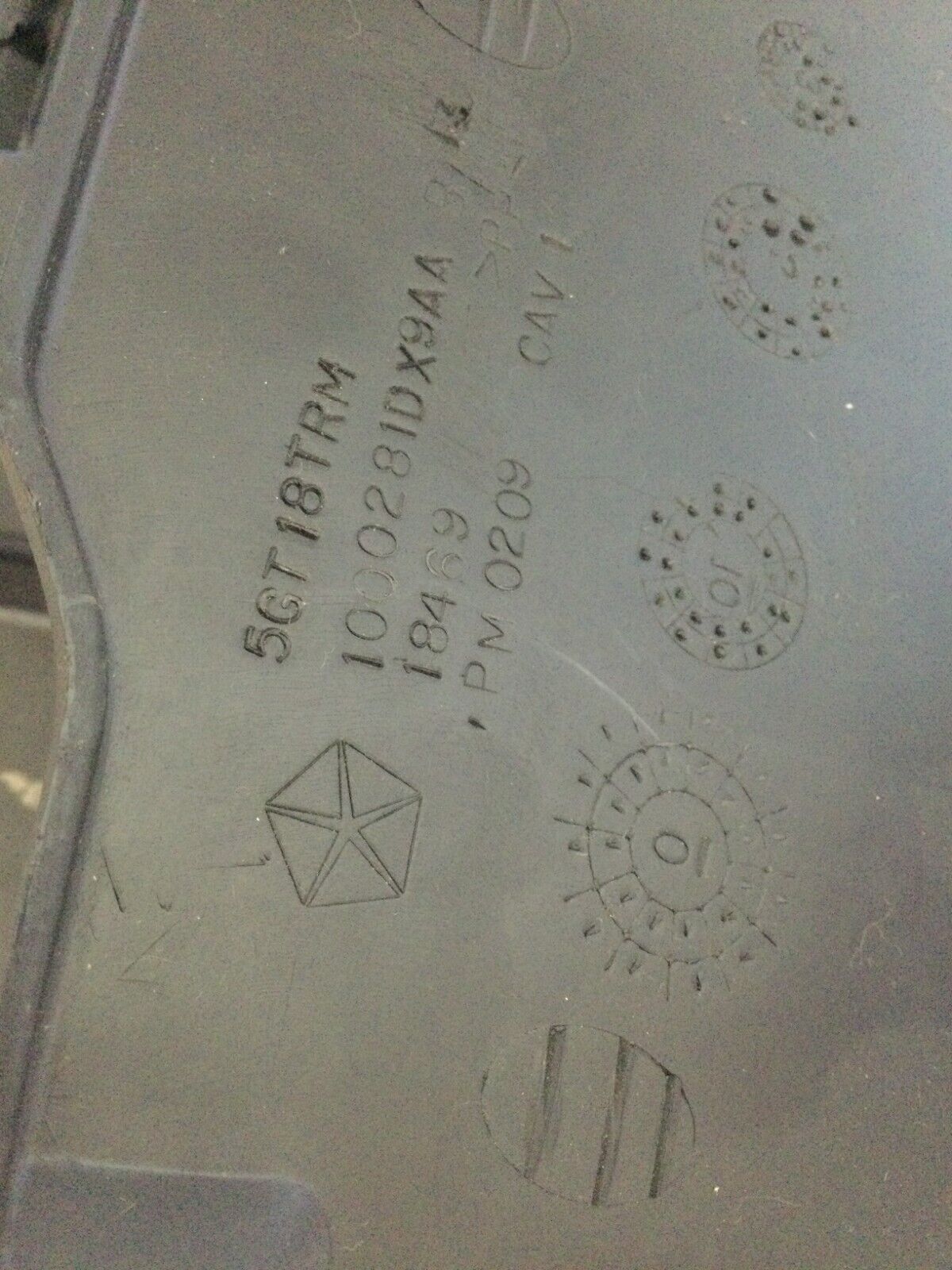 2002 2003 2004 2005 Dodge Ram 1500 Glove Box Assembly 5GT18TRM OEM