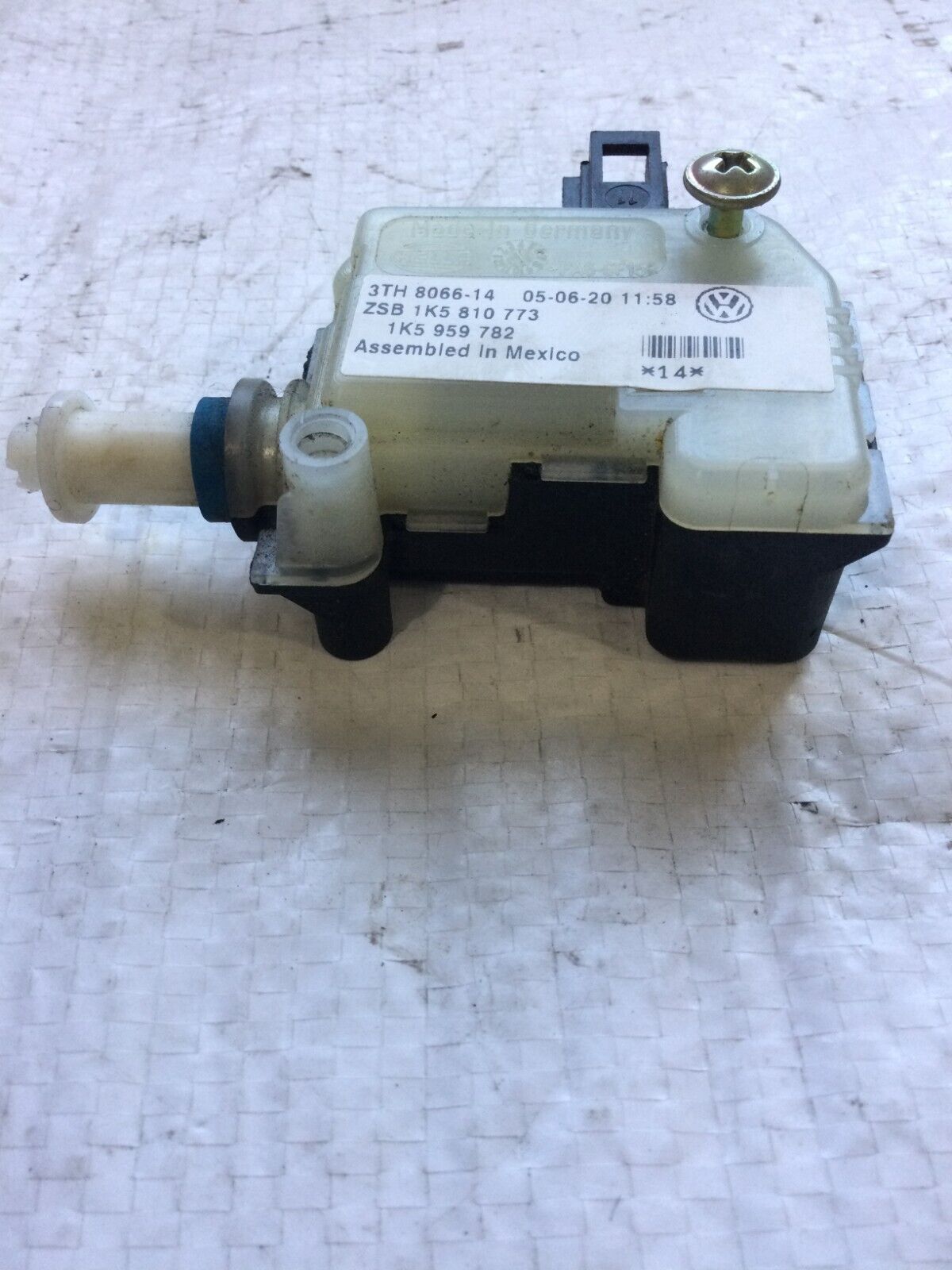 2006 Volkswagen Jetta Fuel Filler Door Lock Release 1K5959782 OEM
