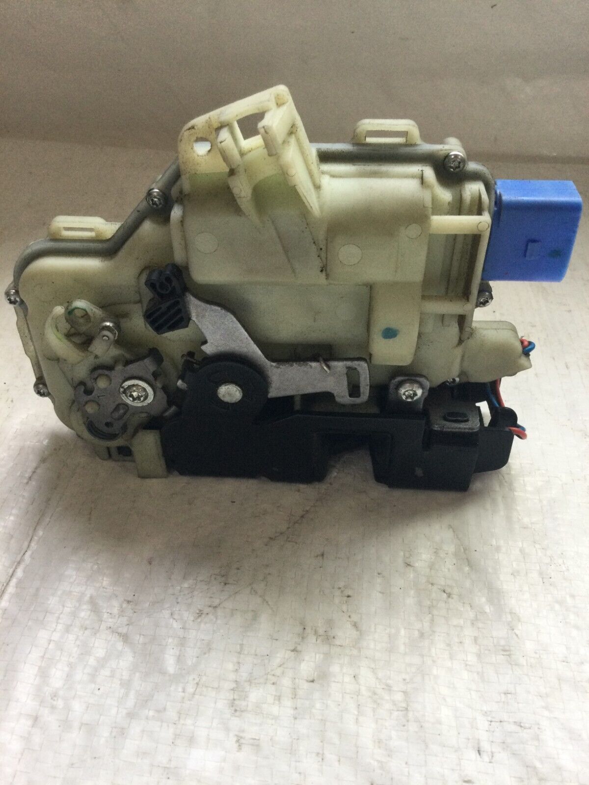 2006 Volkswagen Jetta Front Left Door Lock Actuator OEM