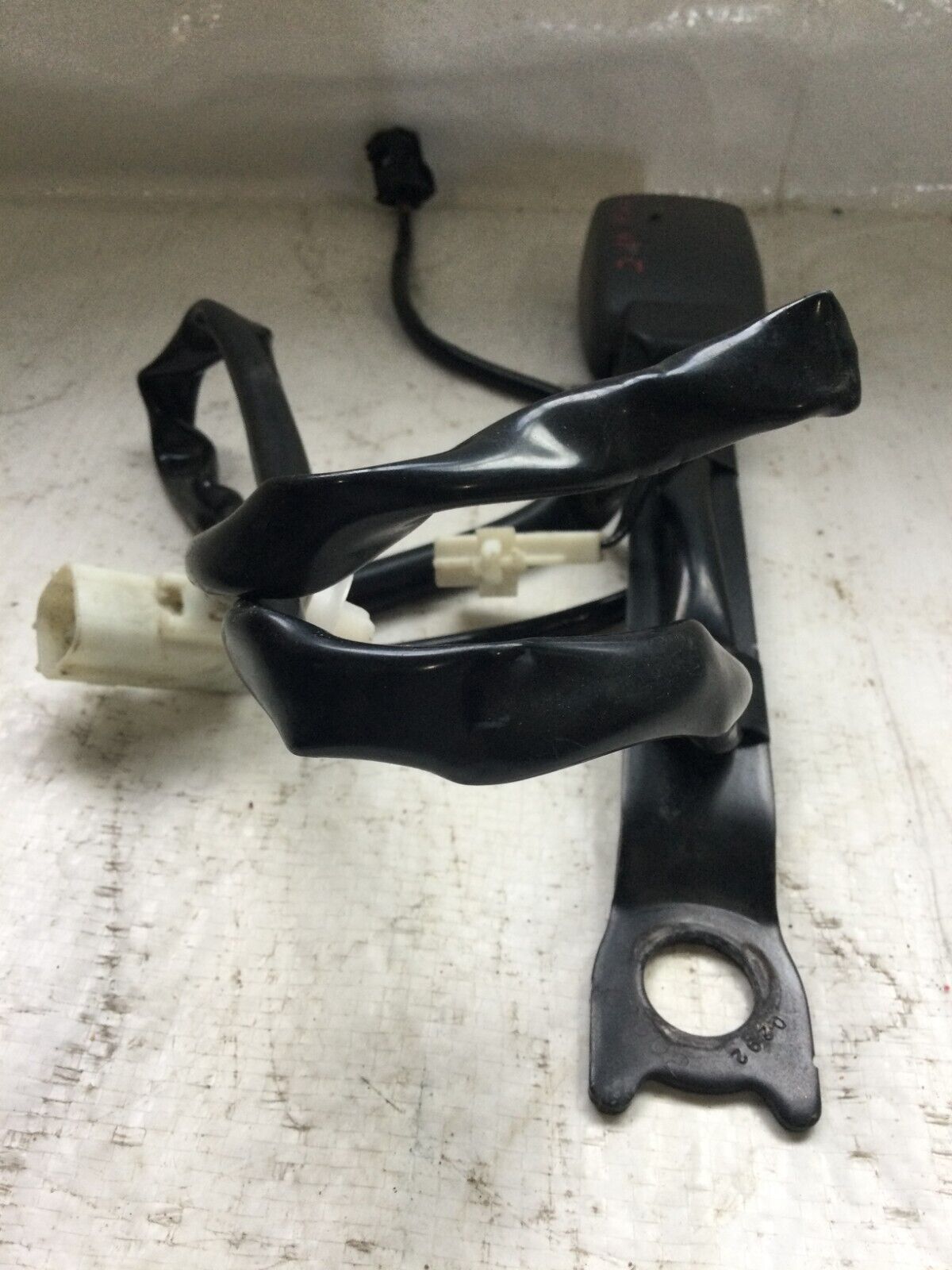 2005 Infiniti G35 Front Left Driver Seat Belt Buckle OEM