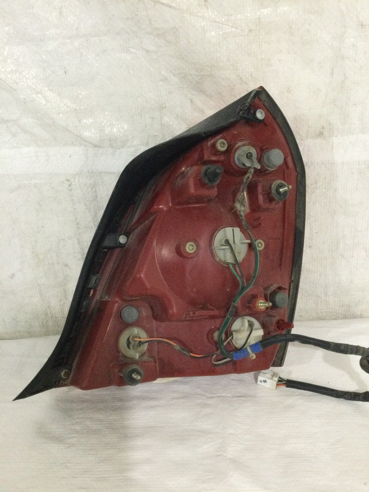 2004-2006 Hyundai Elantra Left Driver Side Tail Light Assembly OEM