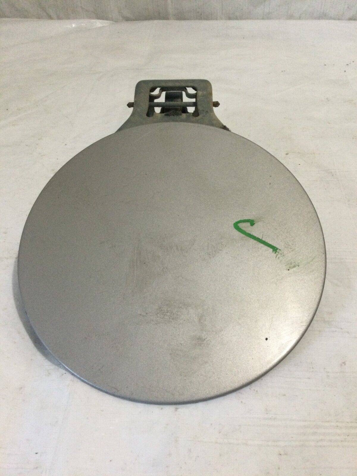2007-2010  Cadillac Escalade ESV  Fuel Tank Door  734VZ268 OEM