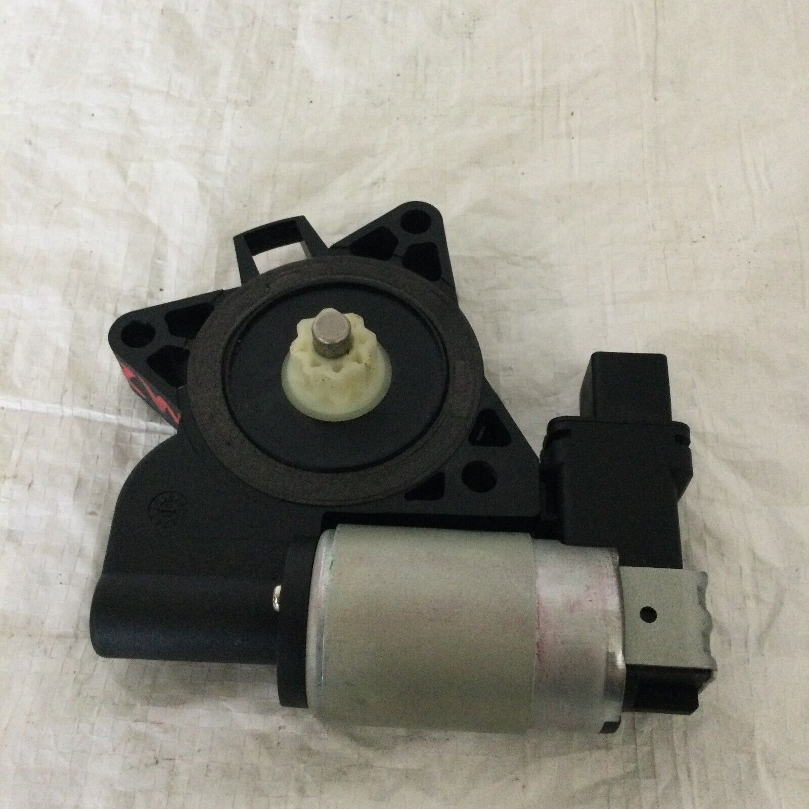 2004-2005 Mazda 6 Hatch Back Rear Left Power Window Motor OEM GJ6A 5858X