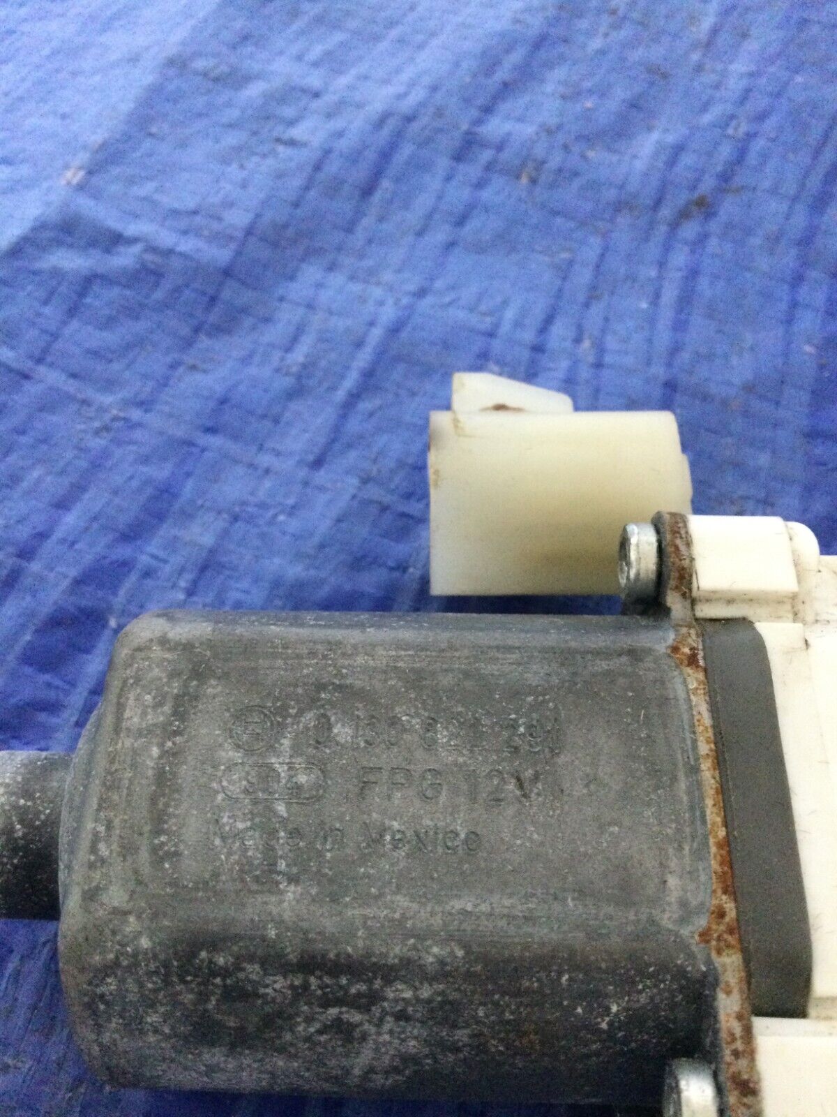 2007-2008 Cadillac Escalade ESV Right Front Power Window Motor OEM