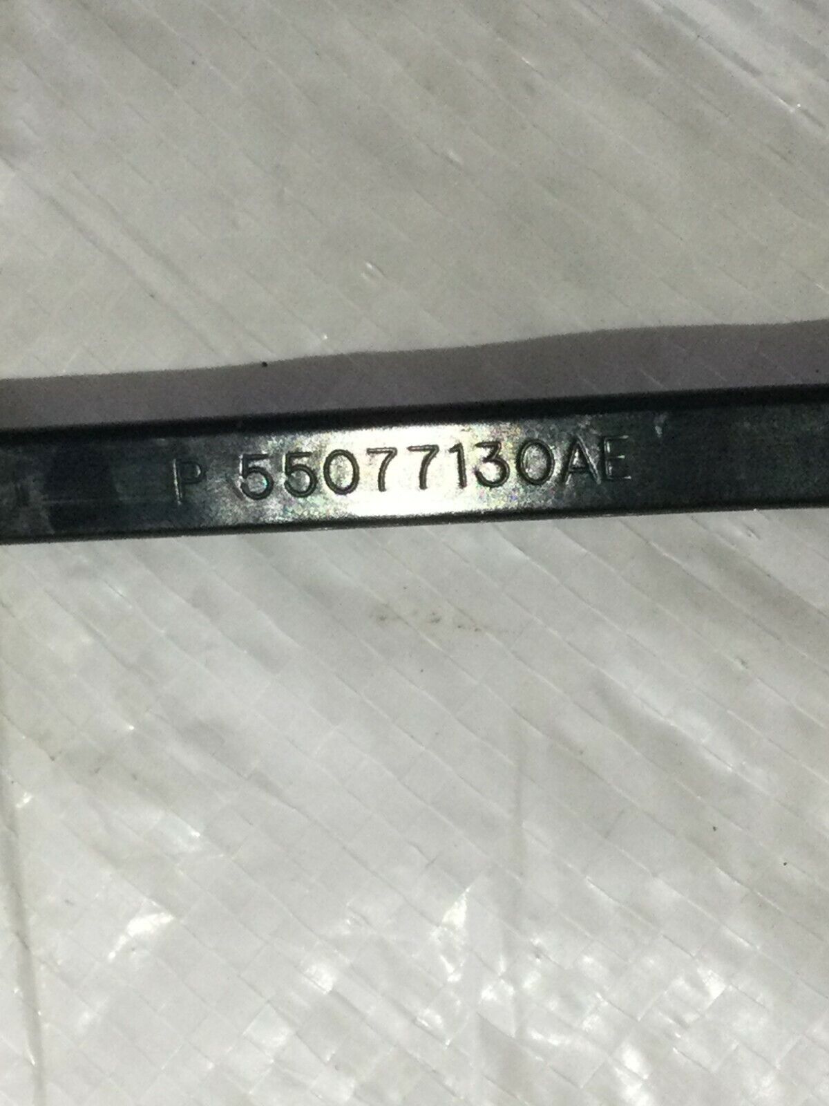 2006 Dodge Ram 2500 Wiper Arm Set 55077131AE 55077130AE OEM