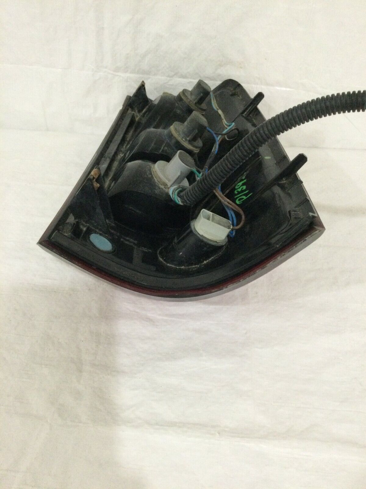 2004-2007 Chevrolet Silverado 1500 Left Driver Side Tail Light Lamp OEM 15273473