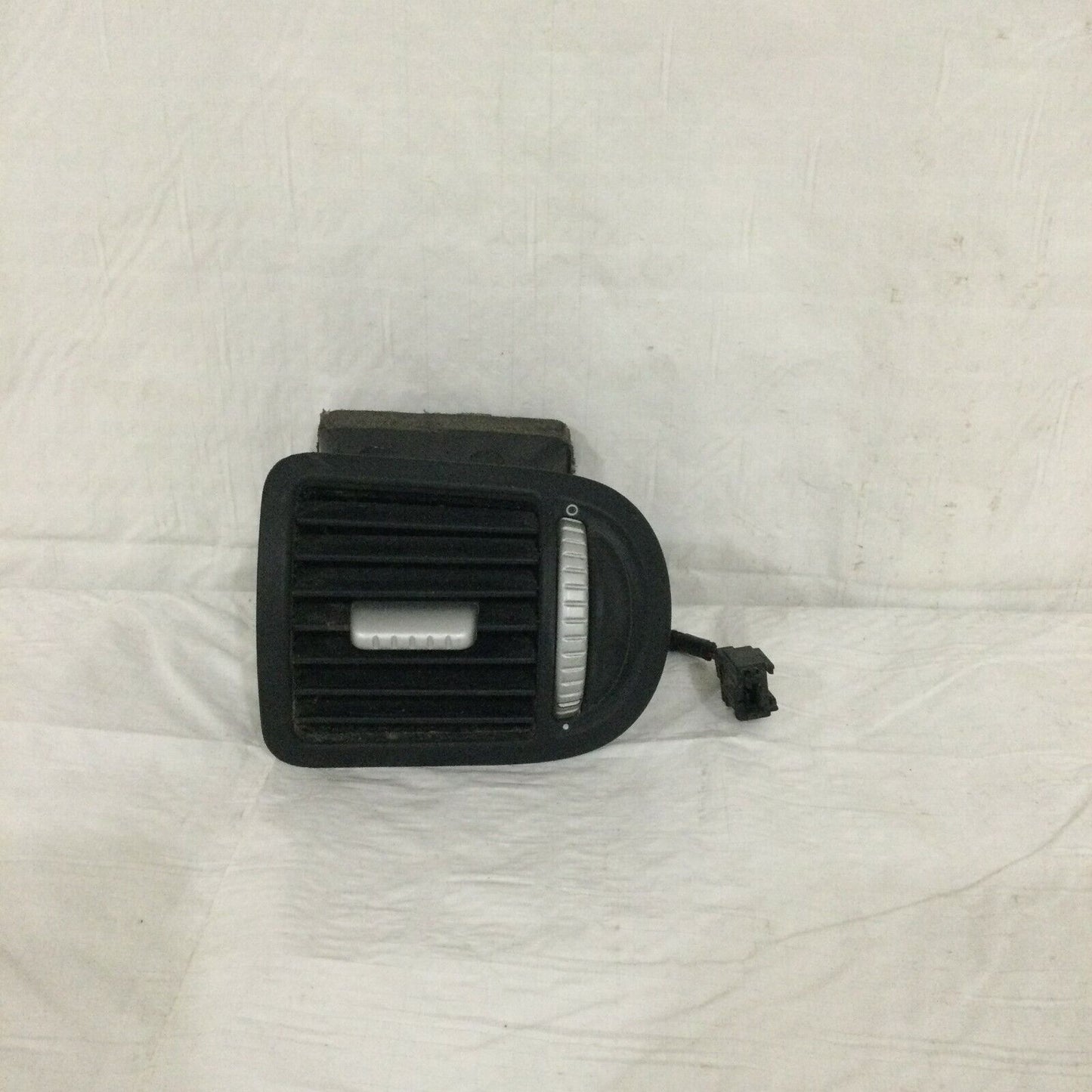 2003-2006 Porsche Cayenne Front Right  A/C Heater Air Vent OEM