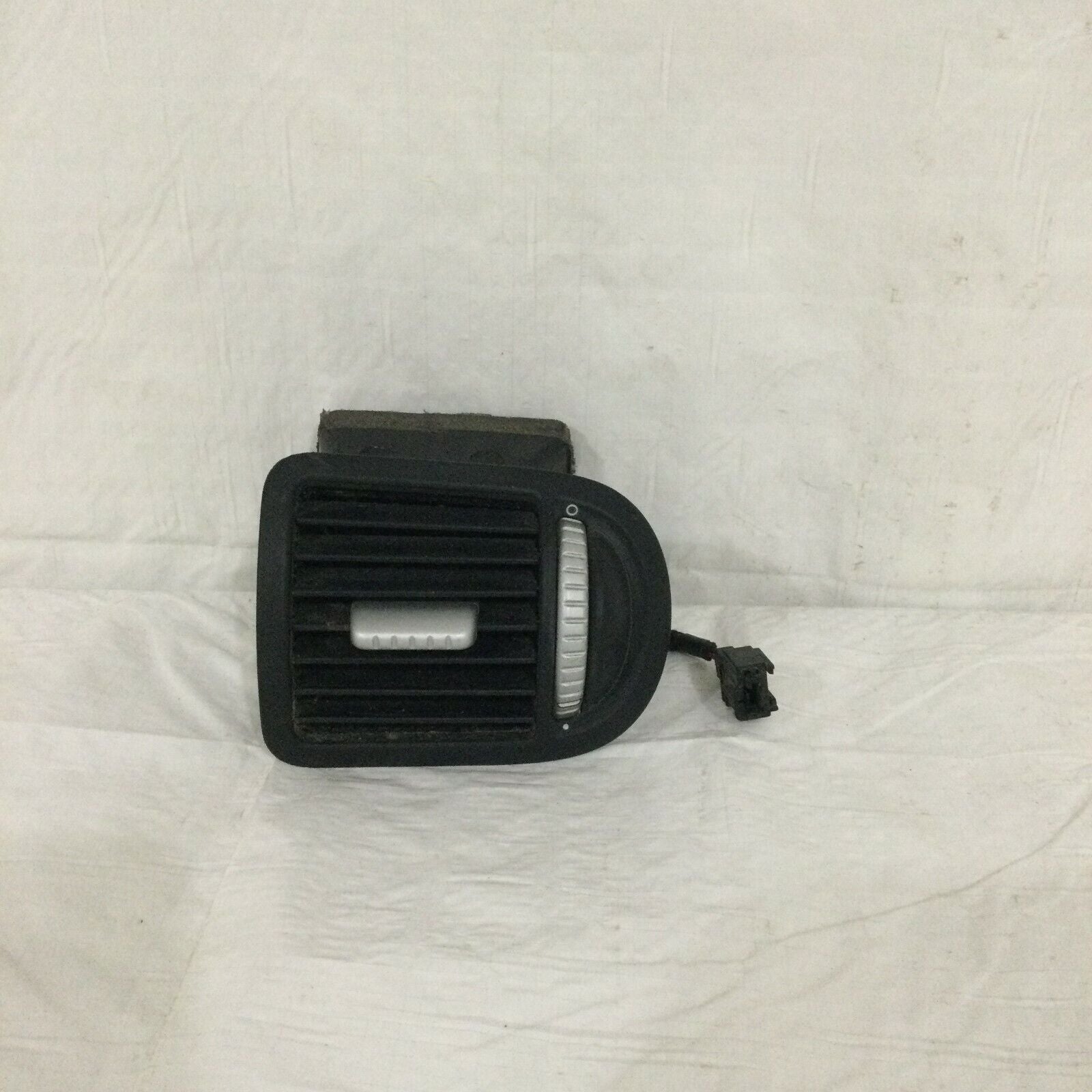 2003-2006 Porsche Cayenne Front Right  A/C Heater Air Vent OEM