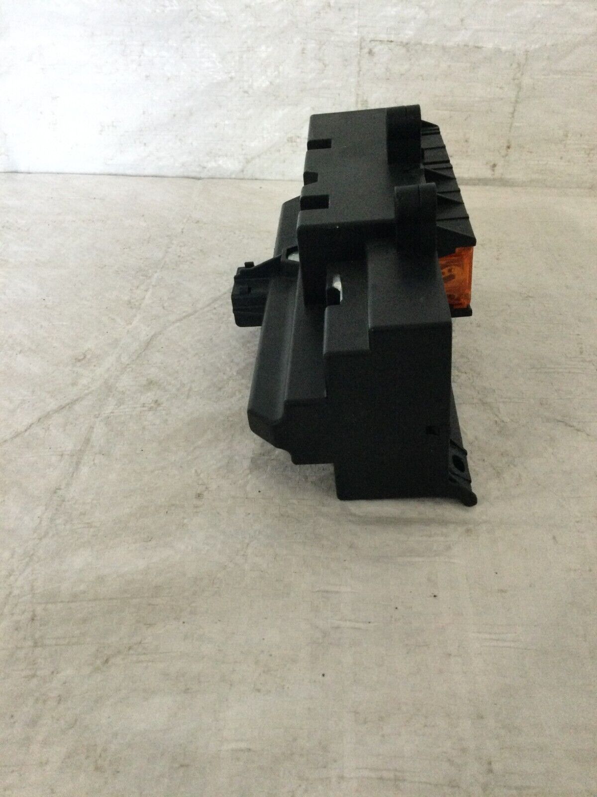 2004 BMW 745i E65/E66 Cabin Fuse Box OEM