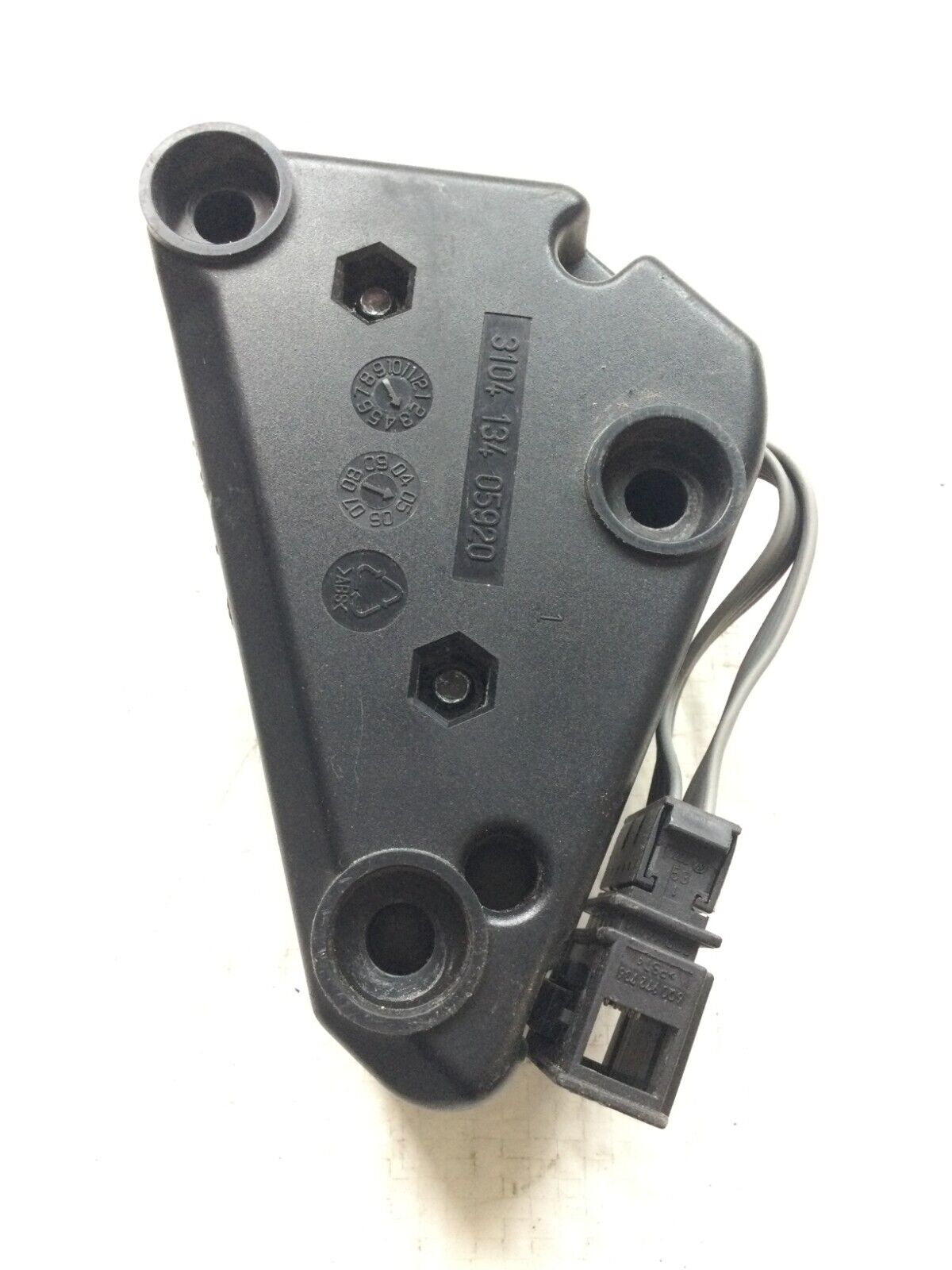 2006 Volkswagen Jetta Speaker Amplifier Module 310413405920 OEM