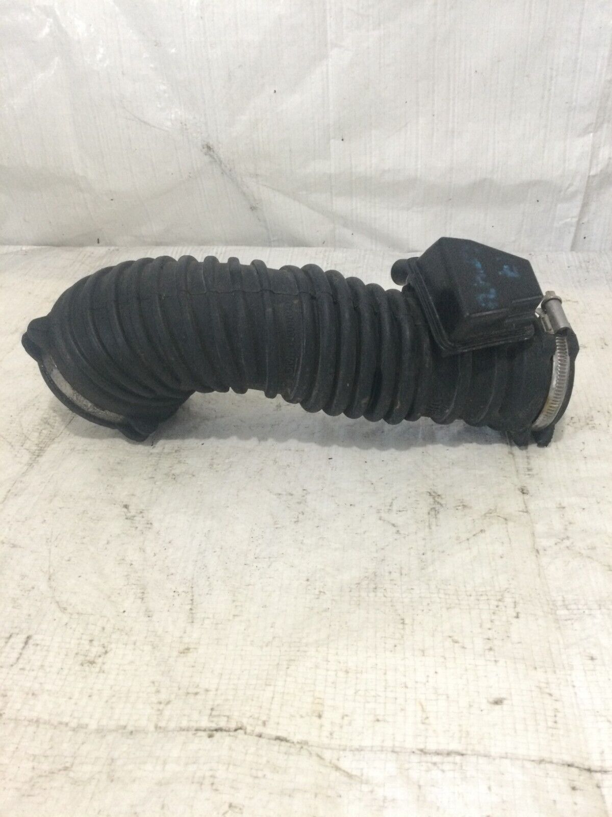 2017 Chevrolet Cruze Air Cleaner Outlet Duct Assembly 42500890 OEM