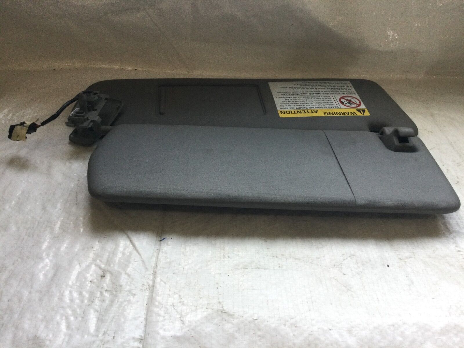 2004-2007 Volkswagen Touareg Right Passenger Side Sun Visor OEM RH