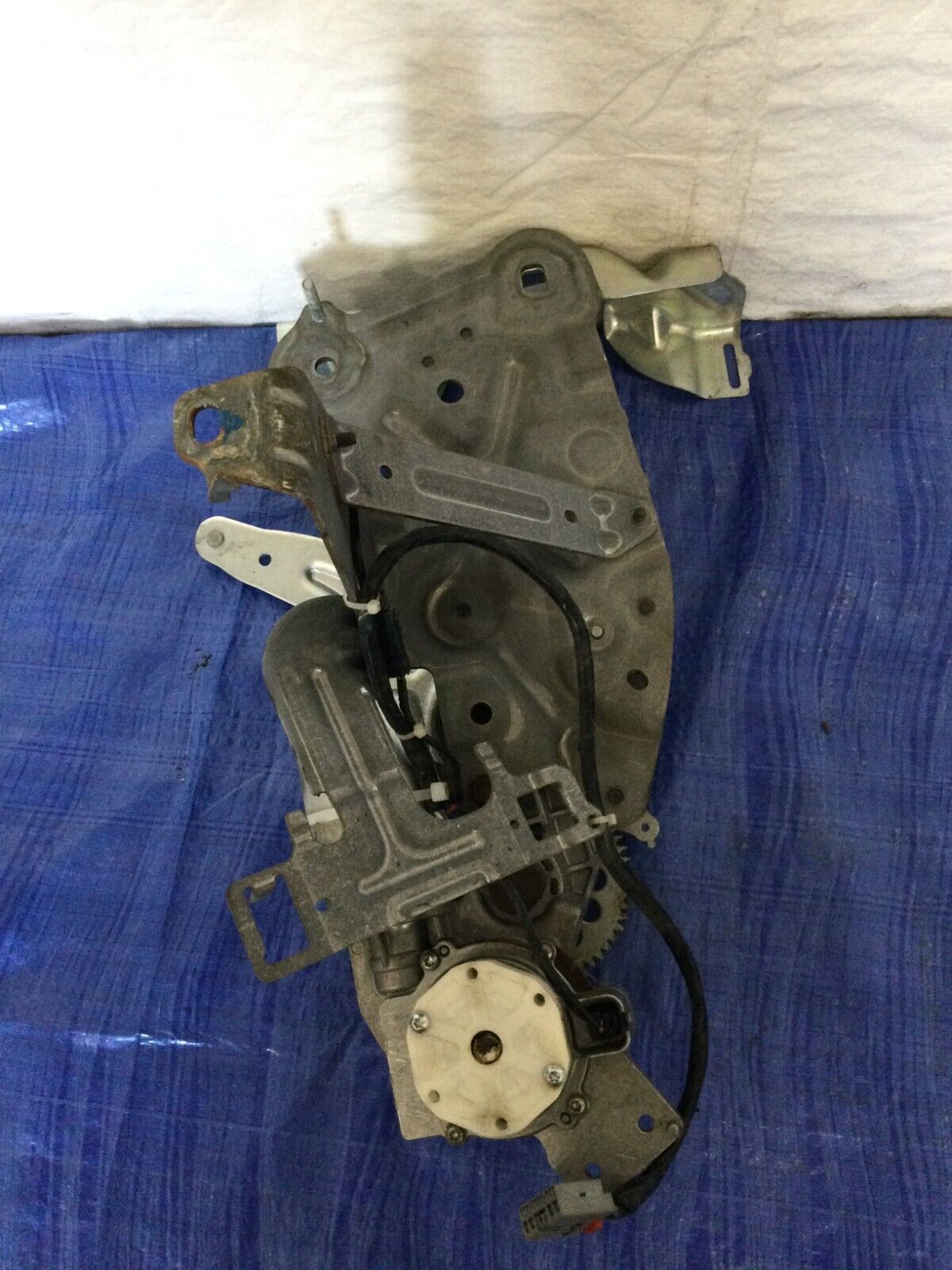 2007-2008 Cadillac Escalade ESV Tailgate Lift Motor OEM