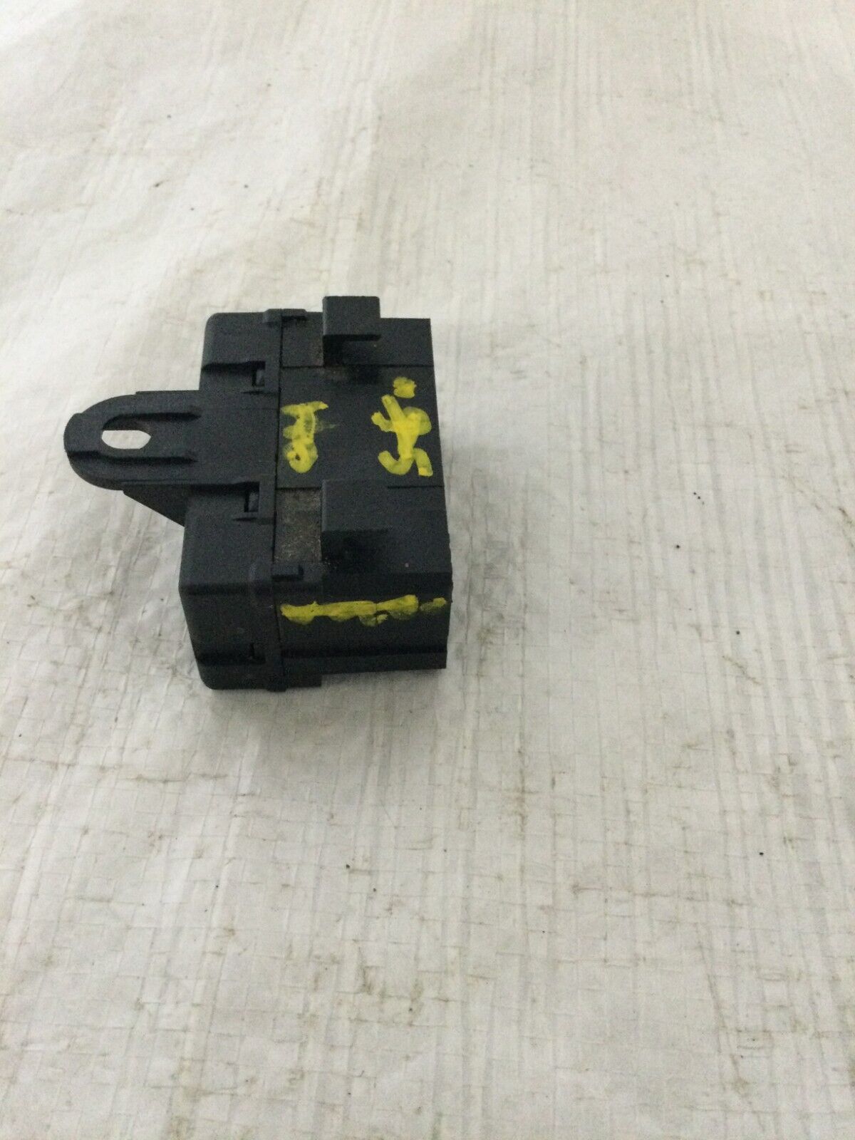 2004 Volvo S60 Left Front Seat Heater Heat Control Module Relay 9442947 OEM