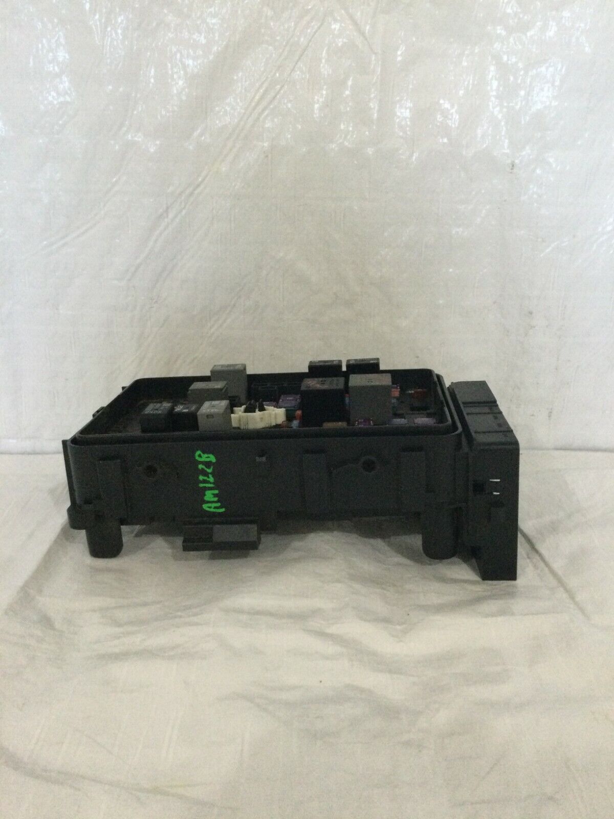 Buick 2018-2019 Regal Sportback 2.0L L4-Fuse Box Fuse & Relay Box 39116632 OEM