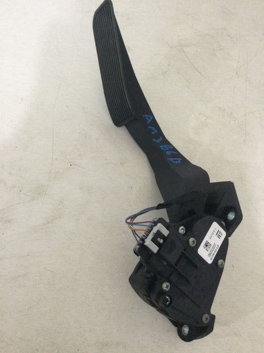 2013 GMC Sierra 1500 4.8L Accelerator Gas Pedal OEM 20972082