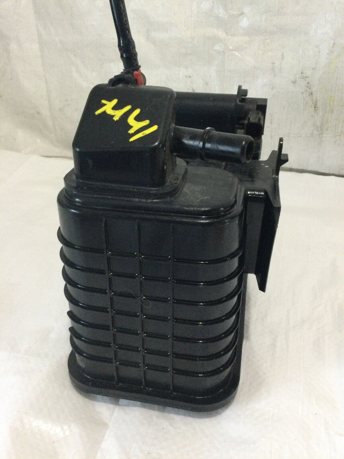 2016-2017 Chevrolet Cruze Fuel Evaporator Emission Canister 13372197 OEM