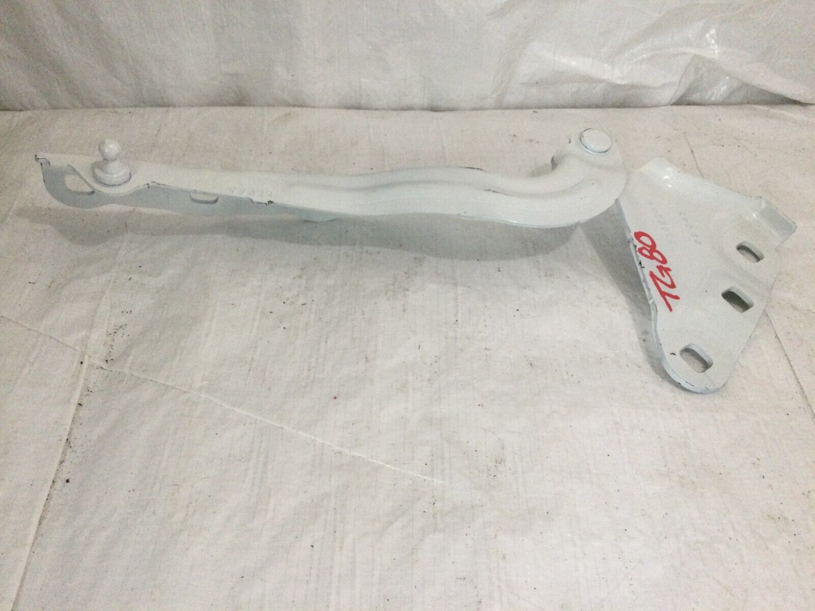 2021 Chevrolet Silverado 1500 Front Left Hinge 3388841 OEM
