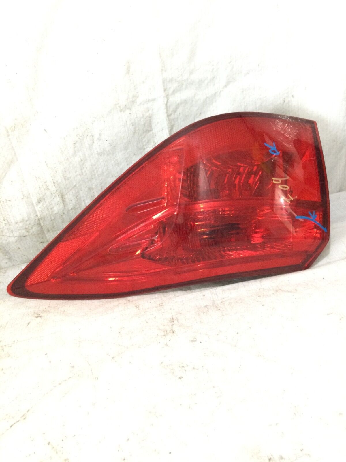 2018 Toyota Corolla Sedan Right Rear Tail Light Assembly OEM ( DAMAGED )