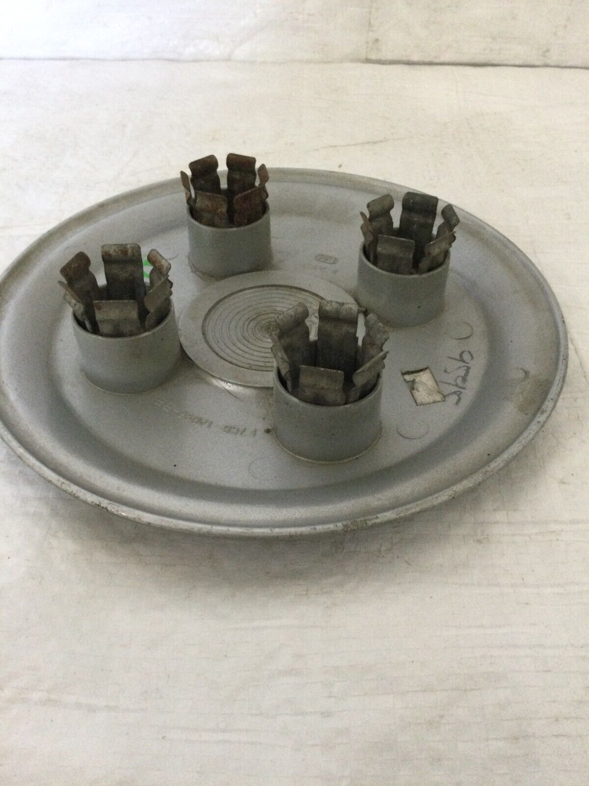 2004-2005 Ford Eco sport 4 Lug Silver Cap F7C6-1A096-BB OEM