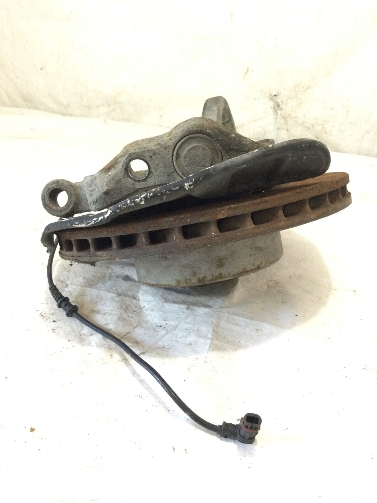 2004 Mercedes Benz S430 Front Right Spindle Knuckle Bearing Hub OEM RH