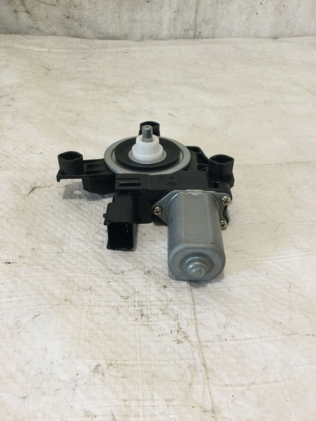 2019 RAM 1500  Front  Left  Driver Side Door Power Window Regulator Motor OEM