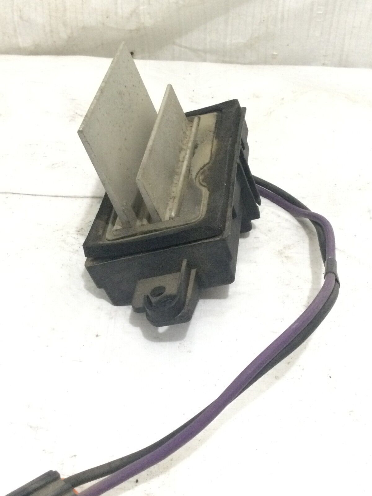 2005 Chevrolet Silverado 1500 Blower Motor Resistor 52416100 OEM