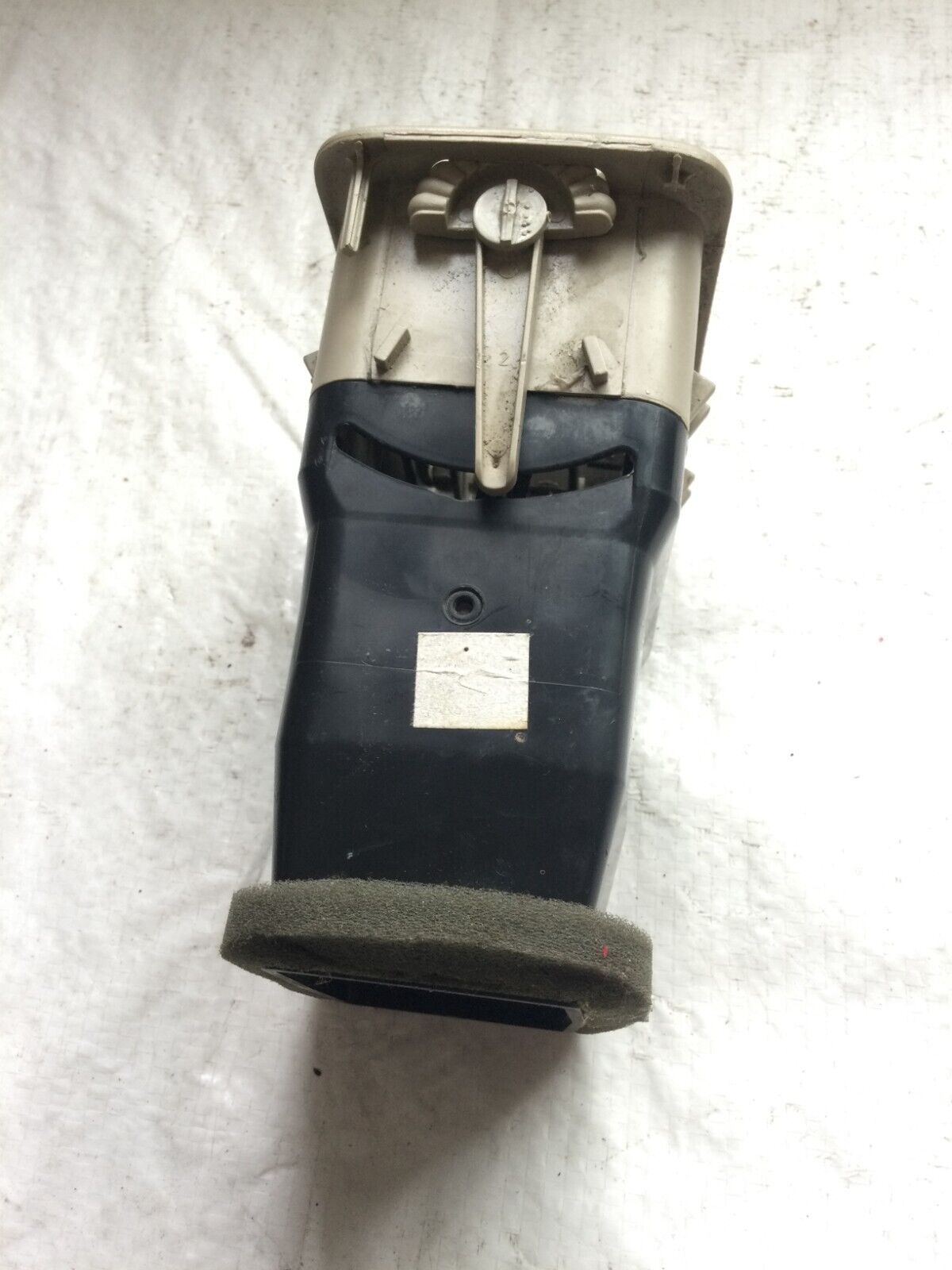 2003-2006 Cadillac Escalade Passenger Right Inner Center Vent OEM