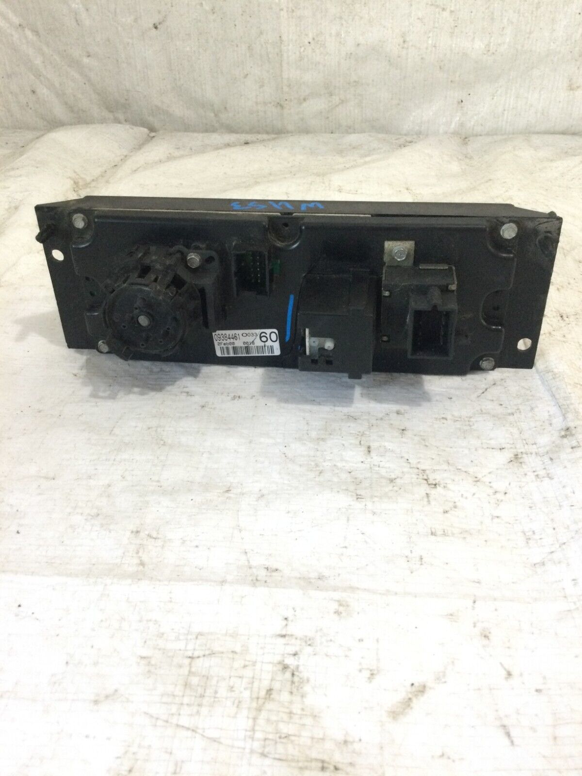 2003 Chevrolet Impala A/C Heater Control Unit OEM 9384461 ( DAMAGED BODY MARKED)